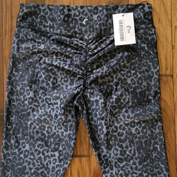 Leopard Print Women's Leggings - Picture 7 of 8